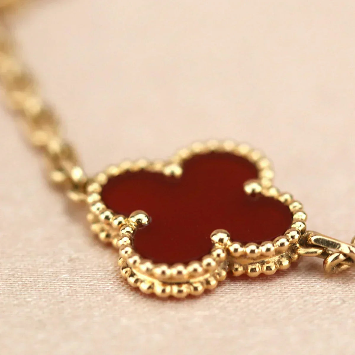 [⭐Aura] CLOVER 5 MOTIF RED CORNELIAN BRACELET COLLECTION