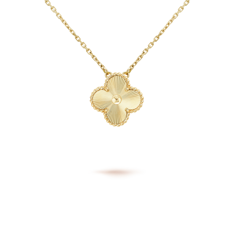 [⭐Aura]CLOVER 15MM LASER NECKLACE AND BOX