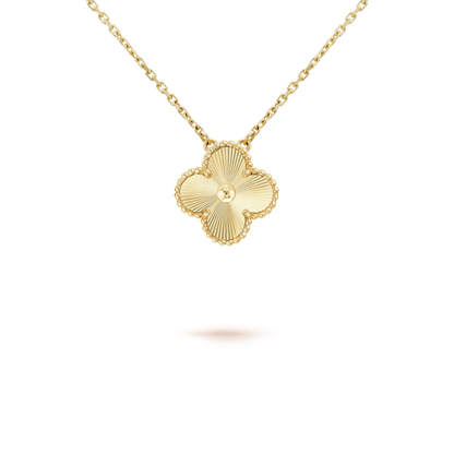 [⭐Aura]CLOVER 15MM LASER NECKLACE AND BOX