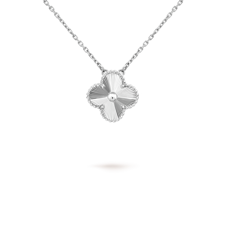 [⭐Aura]CLOVER 15MM LASER NECKLACE SILVER