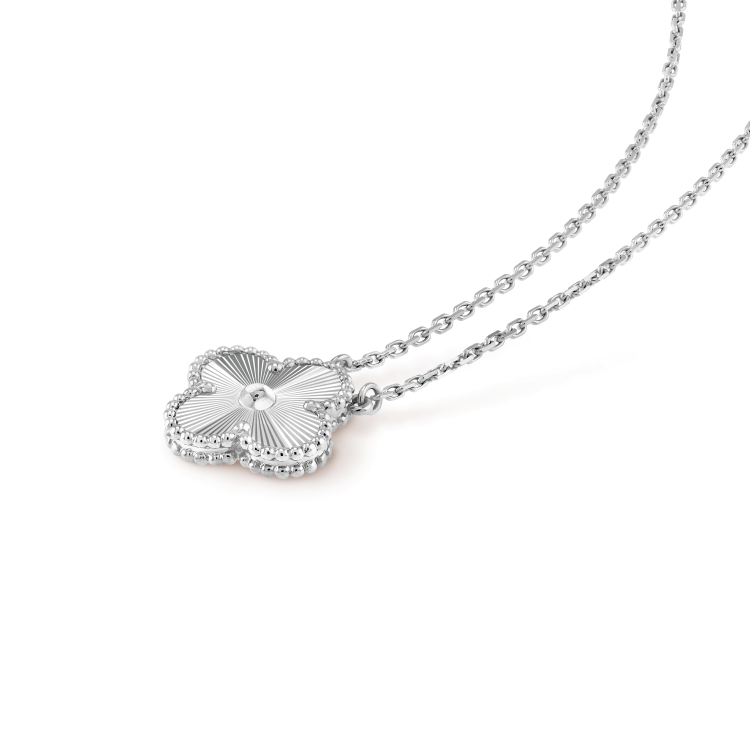 [⭐Aura]CLOVER 15MM LASER NECKLACE SILVER