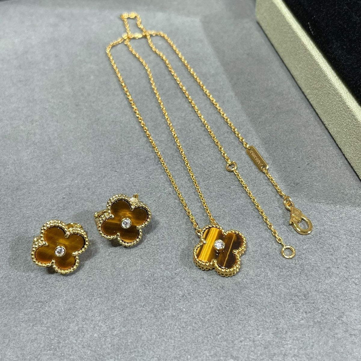 [⭐Aura]CLOVER 15MM DIAMOND AND YELLOW TIGER'S EYE AGATE necklace