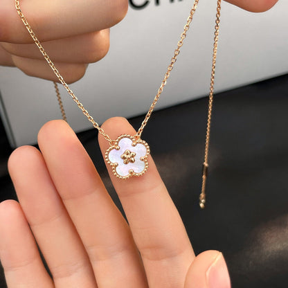 [⭐Aura]LUCKY  WHITE MOP  PLUM BLOSSOM NECKLACE