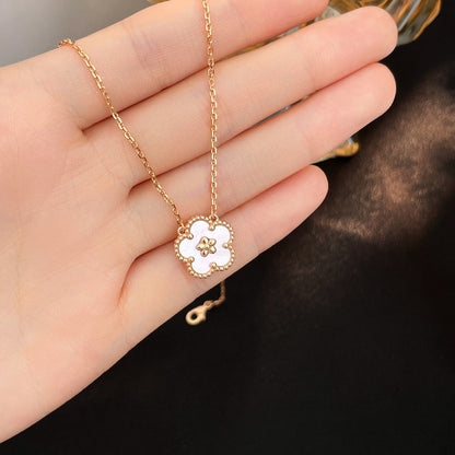 [⭐Aura]LUCKY  WHITE MOP  PLUM BLOSSOM NECKLACE