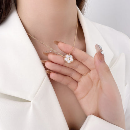 [⭐Aura]LUCKY  WHITE MOP  PLUM BLOSSOM NECKLACE