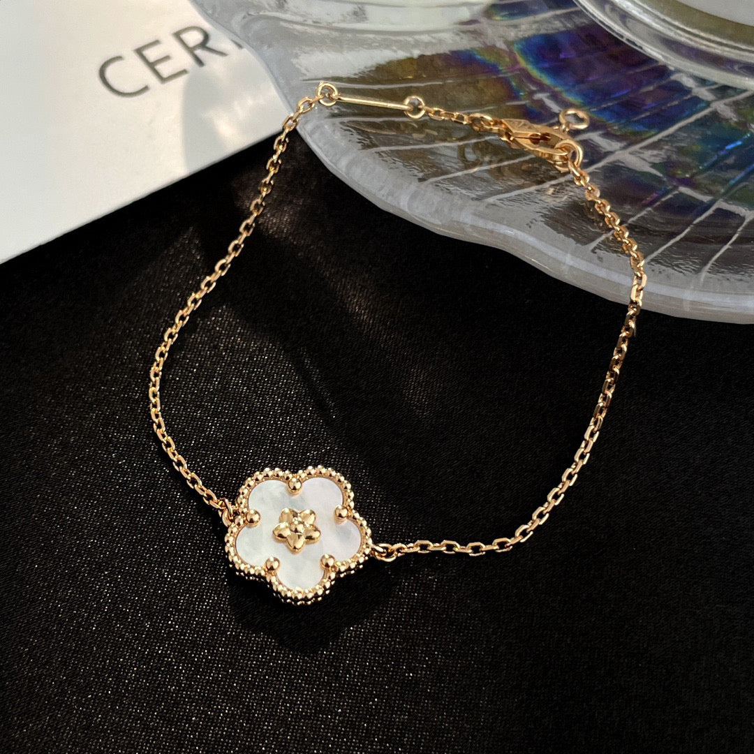 [⭐Aura]LUCKY WHITE MOP PLUM BLOSSOM  BRACELET
