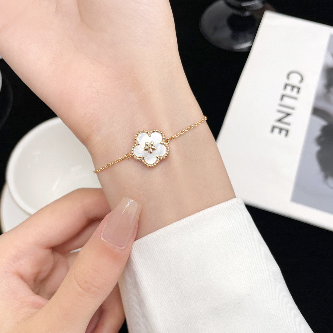 [⭐Aura]LUCKY WHITE MOP PLUM BLOSSOM  BRACELET