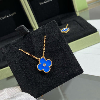[⭐Aura]CLOVER 15MM DIAMOND AND BLUE AGATE NECKLACE