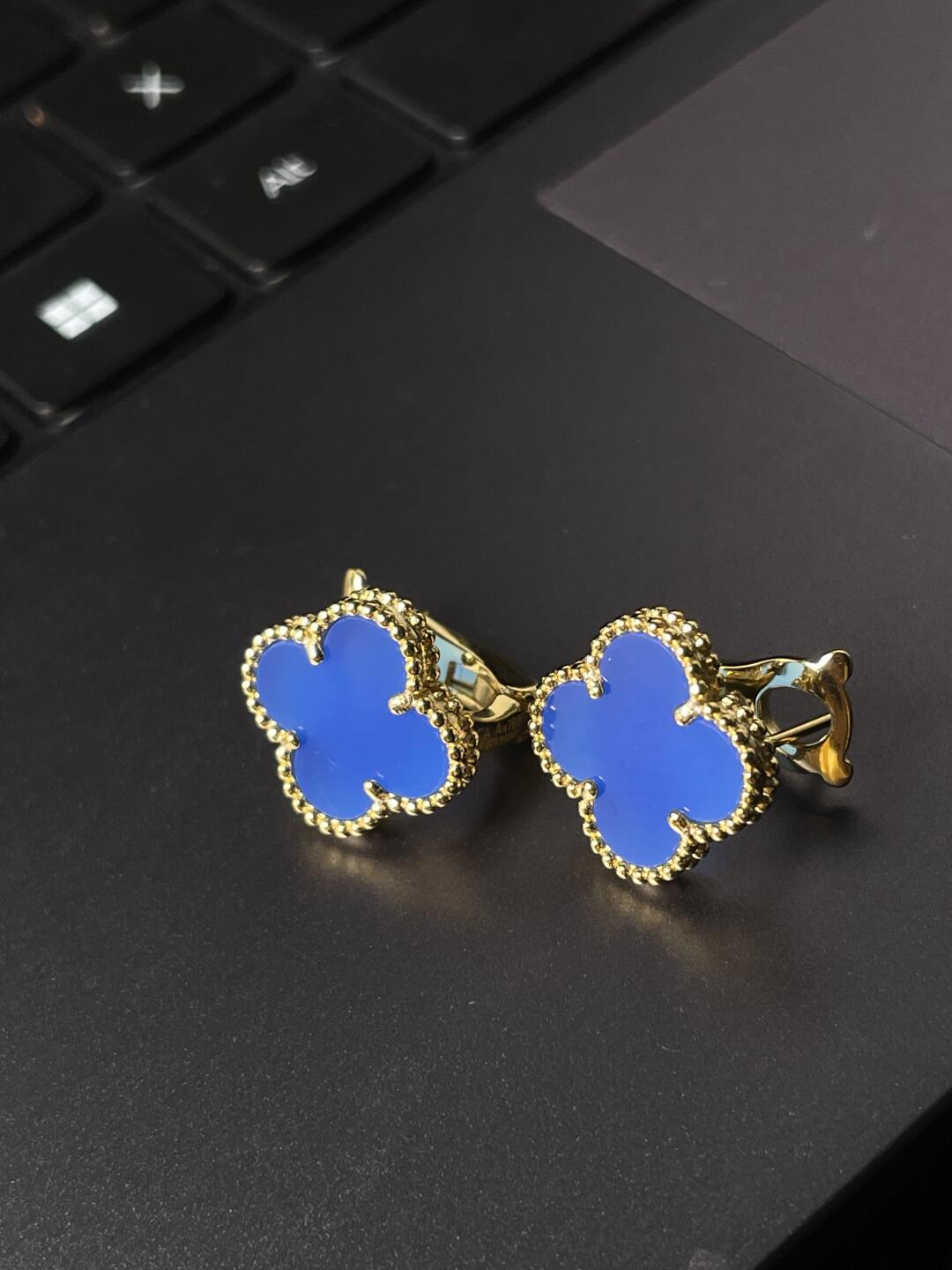 [⭐Aura] CLOVER LARGE (20mm) 1 MOTIFS BLUE MOP STUD EARRINGS