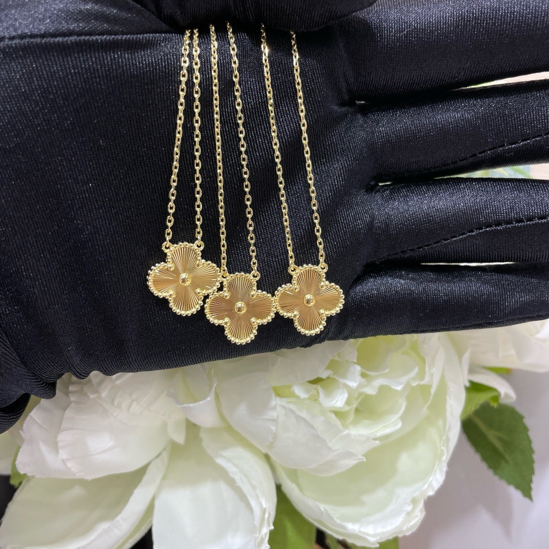 [⭐Aura]CLOVER 15MM LASER NECKLACE