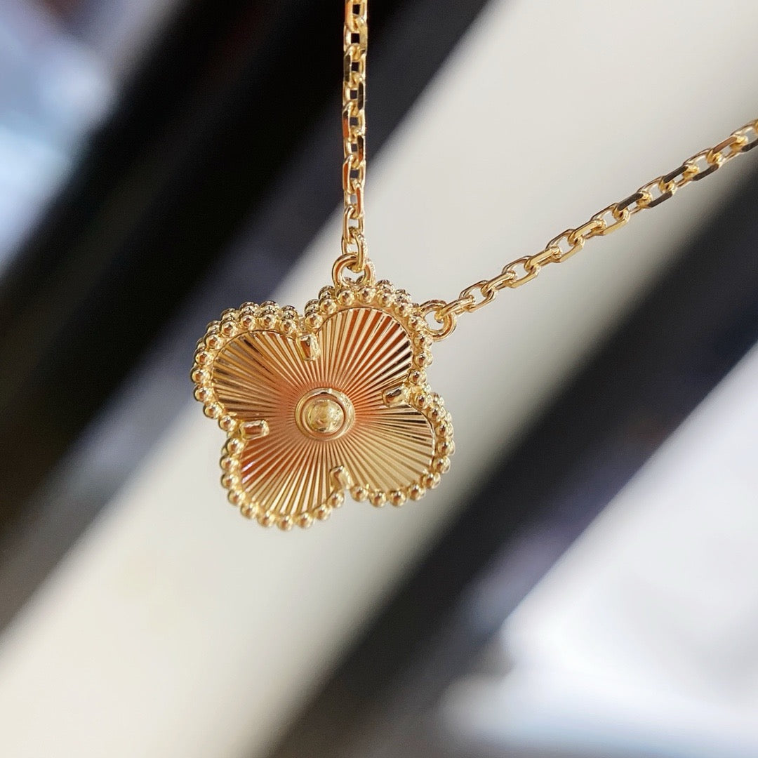 [⭐Aura]CLOVER 15MM LASER NECKLACE