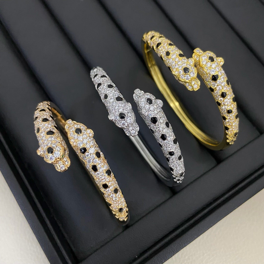 [⭐Aura]PANTHERE DOUBLE HEADED HALF DIAMOND OPEN BRACELET
