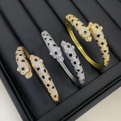 [⭐Aura]PANTHERE DOUBLE HEADED HALF DIAMOND OPEN BRACELET