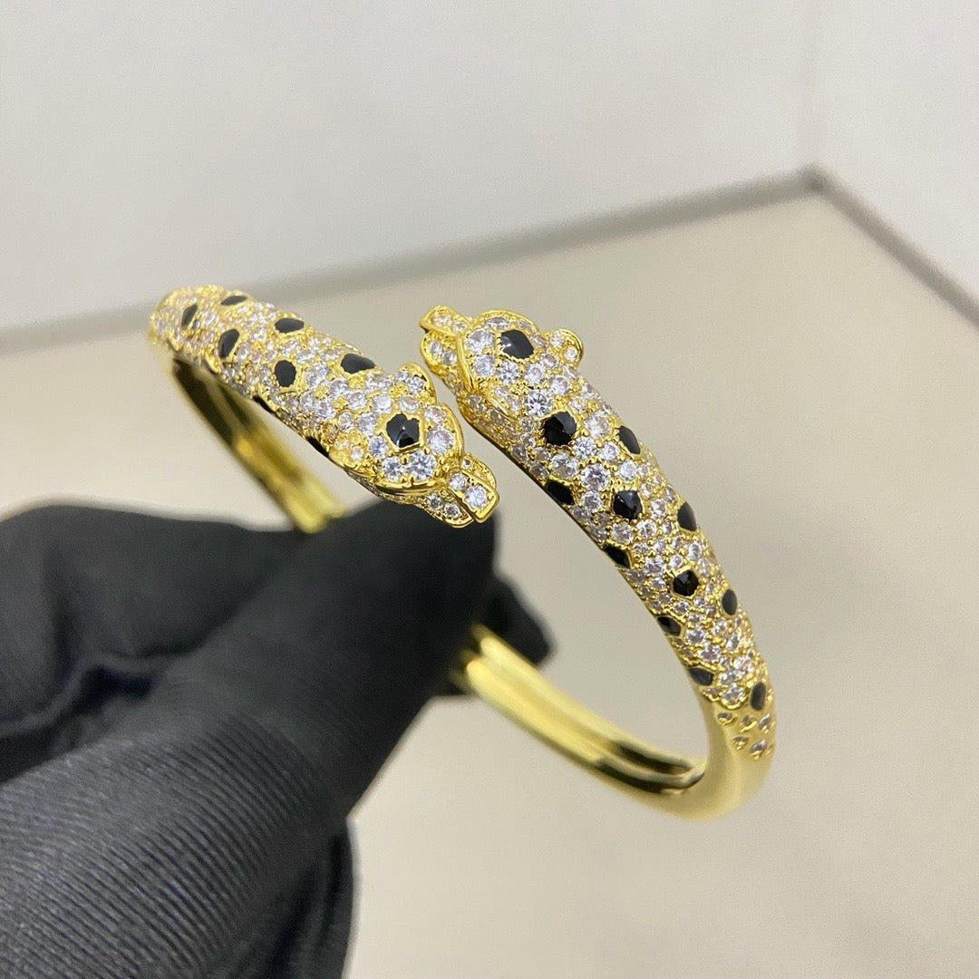 [⭐Aura]PANTHERE DOUBLE HEADED HALF DIAMOND OPEN BRACELET