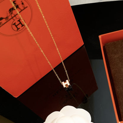 [⭐Aura]H WHITE SQUARE GOLD NECKLACE