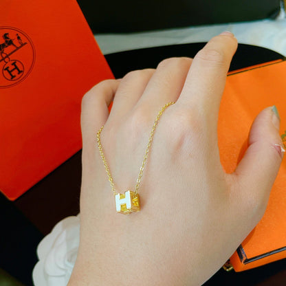 [⭐Aura]H WHITE SQUARE GOLD NECKLACE