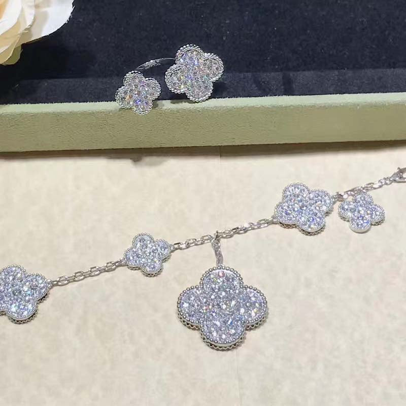 [⭐Aura]CLOVER 6 MOTIFS SILVER DIAMOND BRACELET