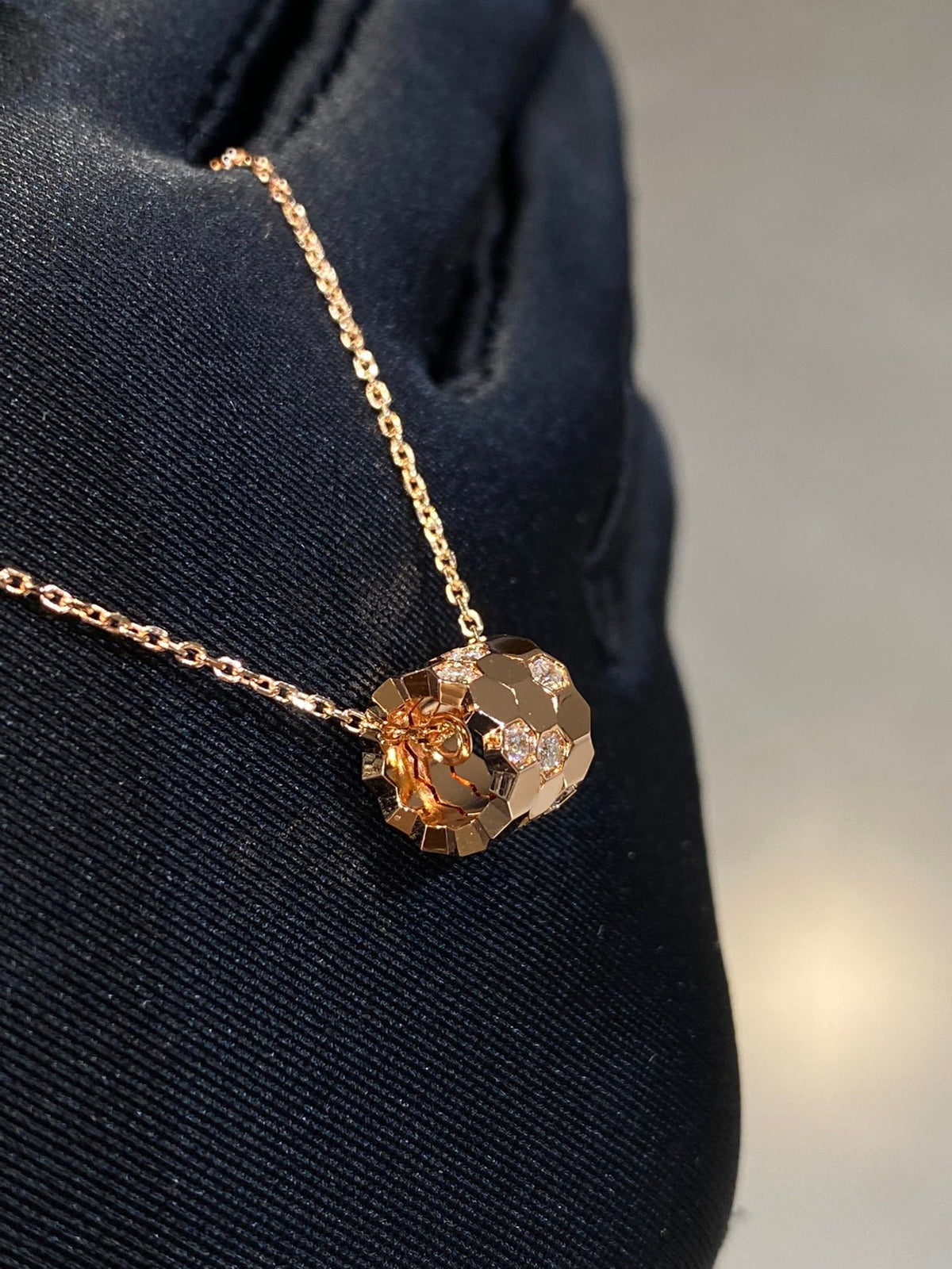[⭐Aura]BEE LOVE DIAMOND NECKLACE