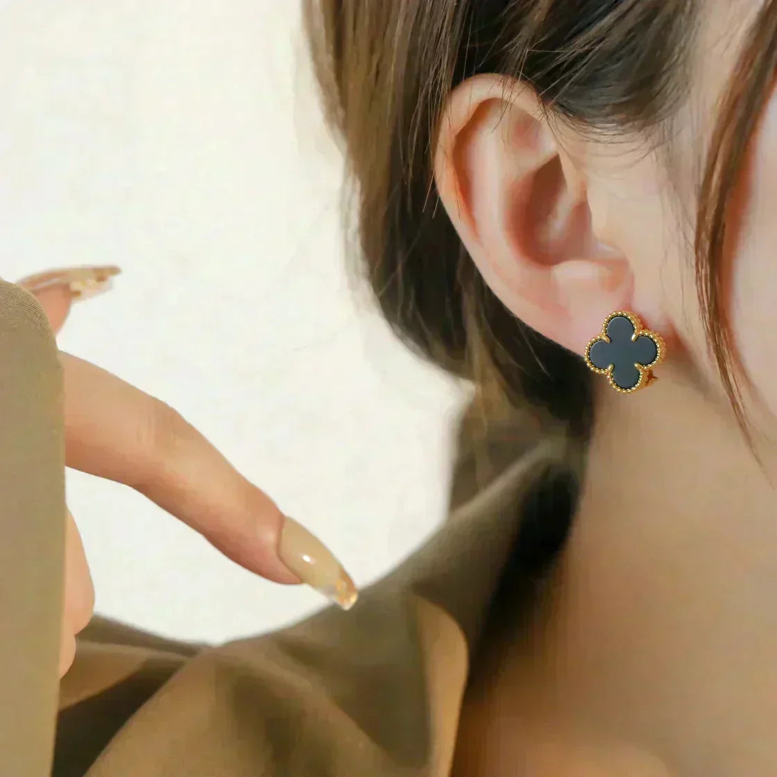 [⭐Aura]CLOVER MEDIUM 1 MOTIFS  ONYX STUD EARRINGS
