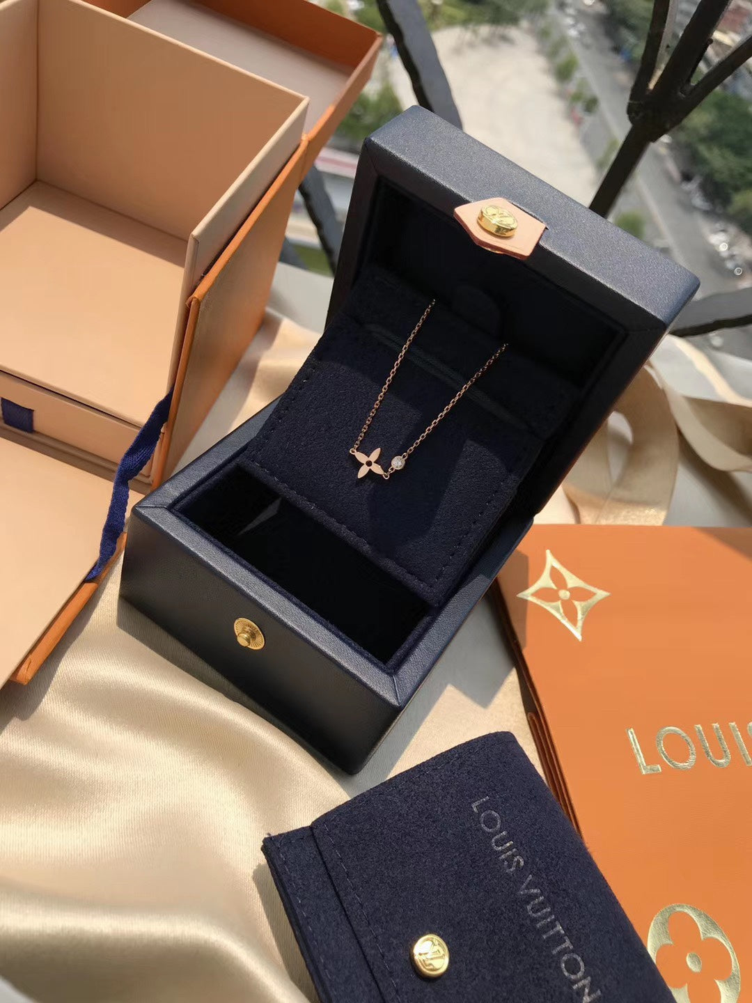 [⭐Aura]BLOSSOM PENDANT PINK GOLD AND DIAMOND