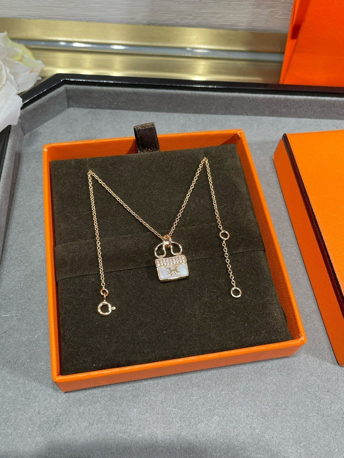 [⭐Aura]H CIRCE MOISSANITE PENDANT NECKLACE GOLD