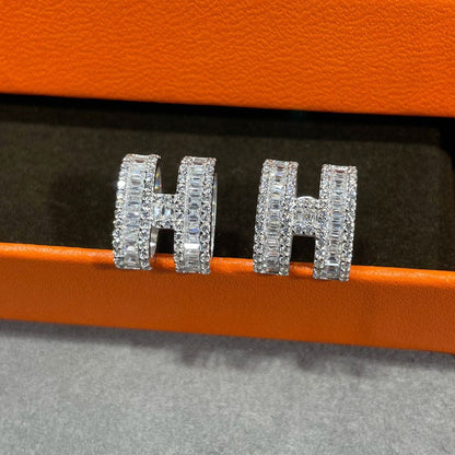 [⭐Aura]H STUD EARRINGS WITH SILVER DIAMONDS
