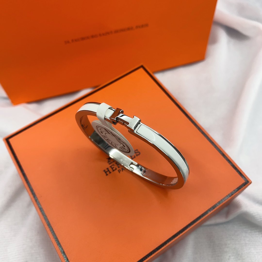 [⭐Aura]CLASSIC HM CLIC WHITE 8MM ENAMEL BRACELET