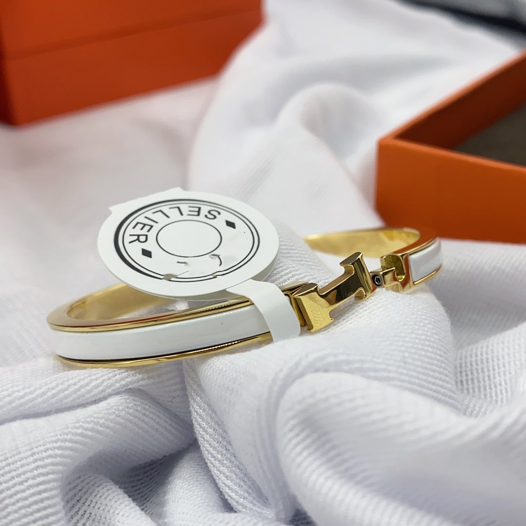 [⭐Aura]CLASSIC HM CLIC WHITE 8MM ENAMEL BRACELET