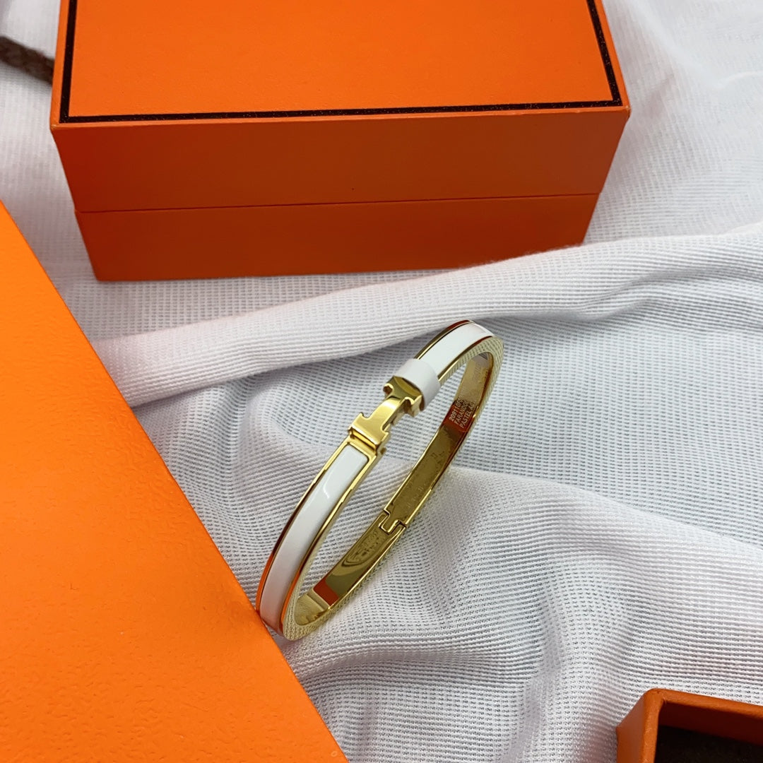 [⭐Aura]CLASSIC HM CLIC WHITE 8MM ENAMEL BRACELET