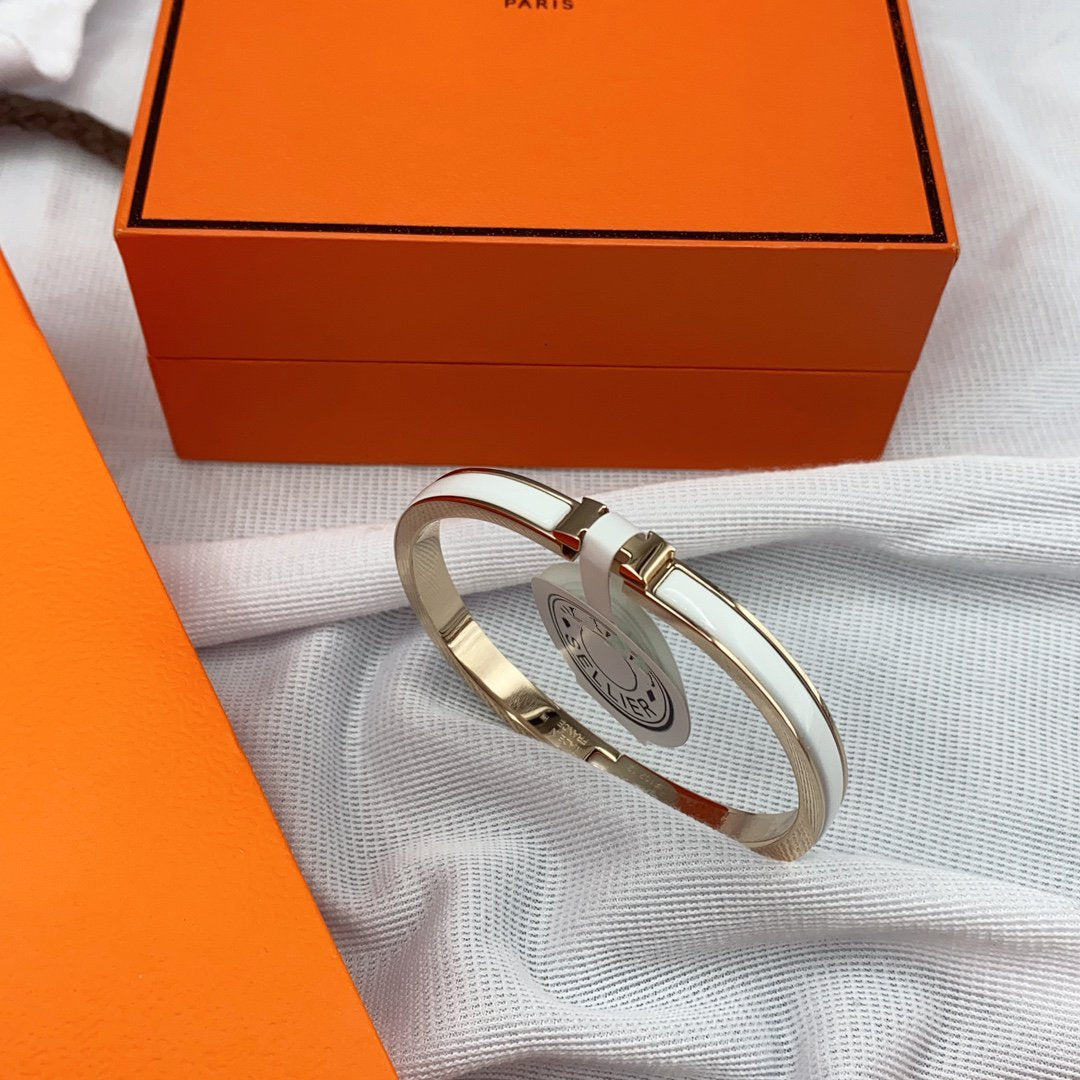[⭐Aura]CLASSIC HM CLIC WHITE 8MM ENAMEL BRACELET
