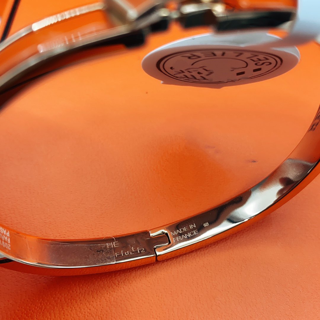 [⭐Aura]CLASSIC HM CLIC RED 8MM ENAMEL BRACELET