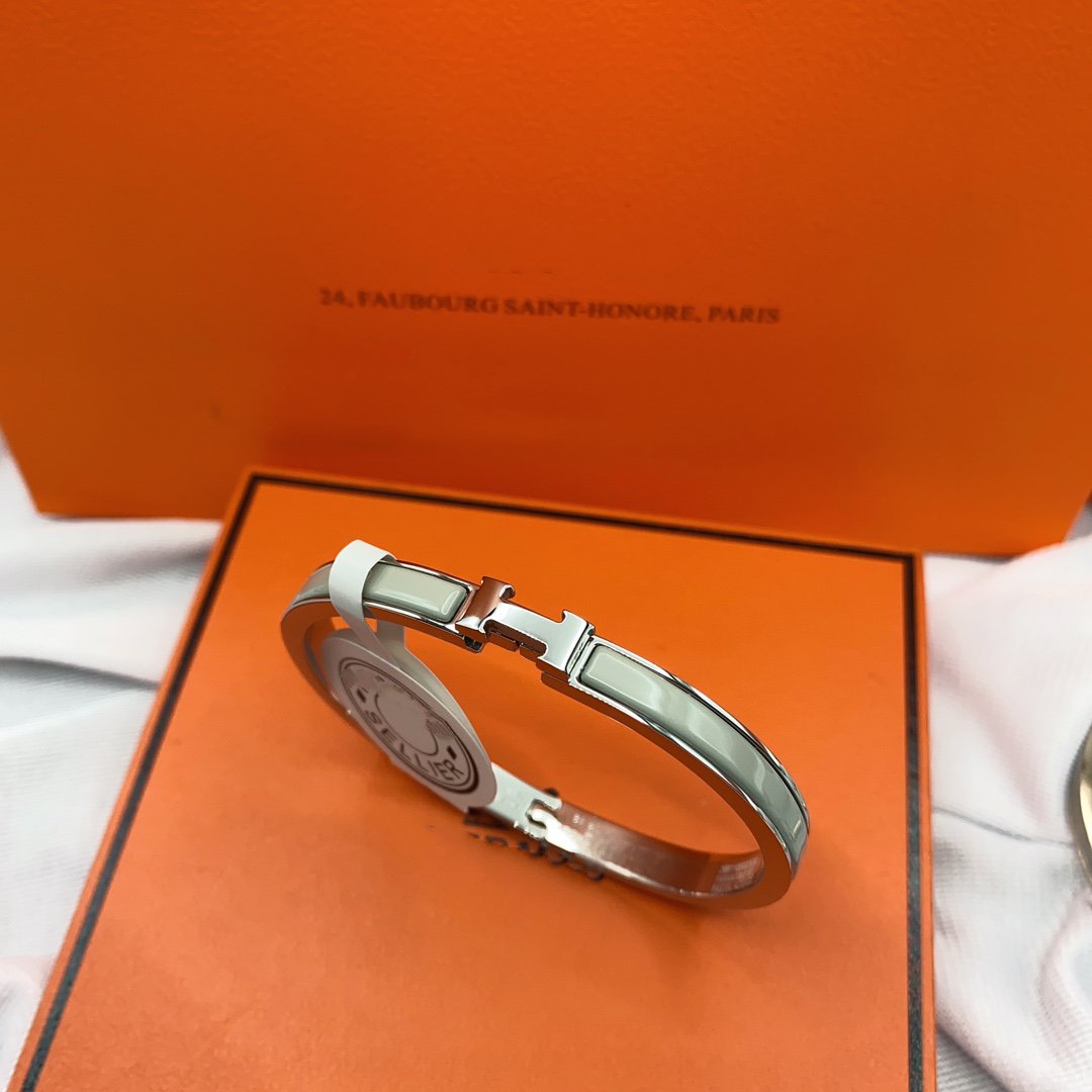 [⭐Aura]CLASSIC HM CLIC GREEN 8MM ENAMEL BRACELET