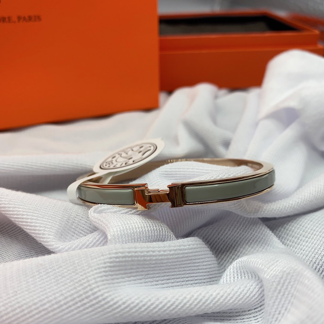 [⭐Aura]CLASSIC HM CLIC GREEN 8MM ENAMEL BRACELET