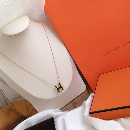 [⭐Aura]HM CLIC BLACK ENAMEL GOLD NECKLACE