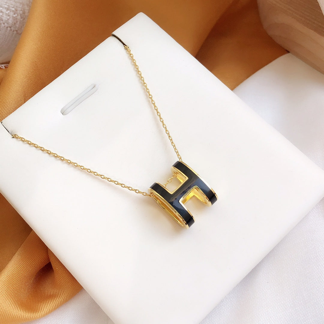 [⭐Aura]HM CLIC BLACK ENAMEL GOLD NECKLACE