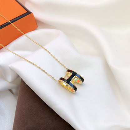 [⭐Aura]HM CLIC BLACK ENAMEL GOLD NECKLACE