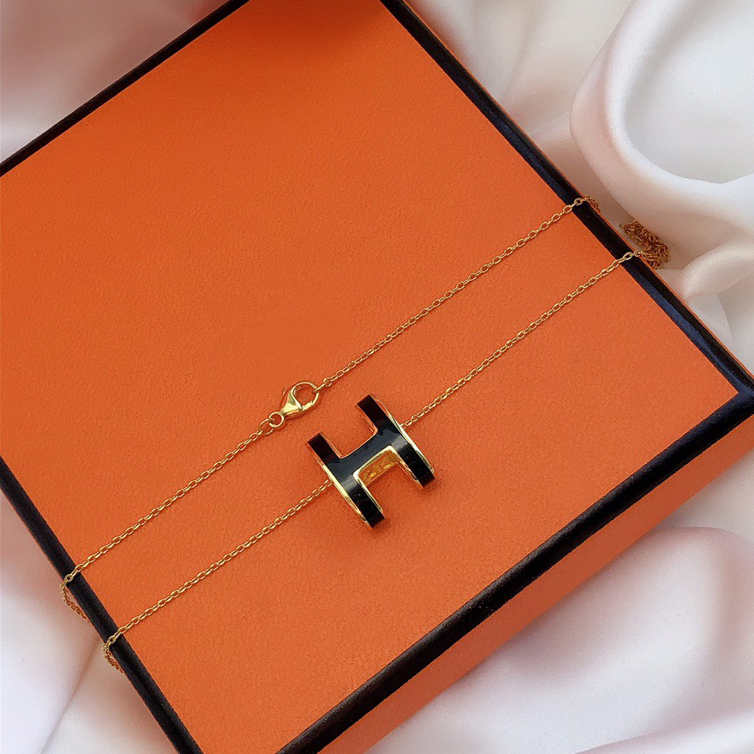 [⭐Aura]HM CLIC BLACK ENAMEL GOLD NECKLACE