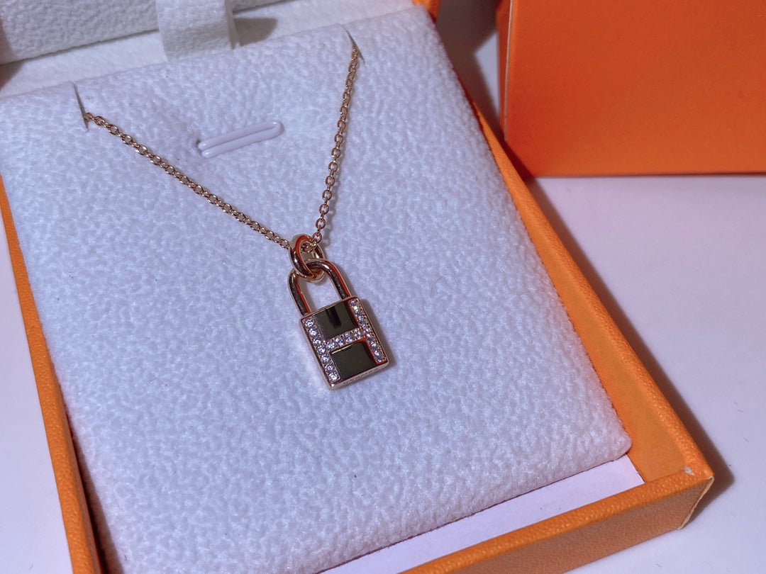 [⭐Aura]HM ADVANCED NICHE LOCK HEAD NECKLACE DIAMONDS