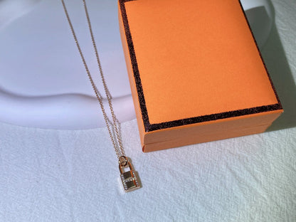 [⭐Aura]HM ADVANCED NICHE LOCK HEAD NECKLACE DIAMONDS