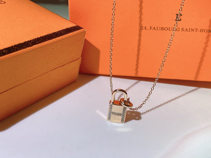 [⭐Aura]HM ADVANCED NICHE LOCK HEAD NECKLACE DIAMONDS