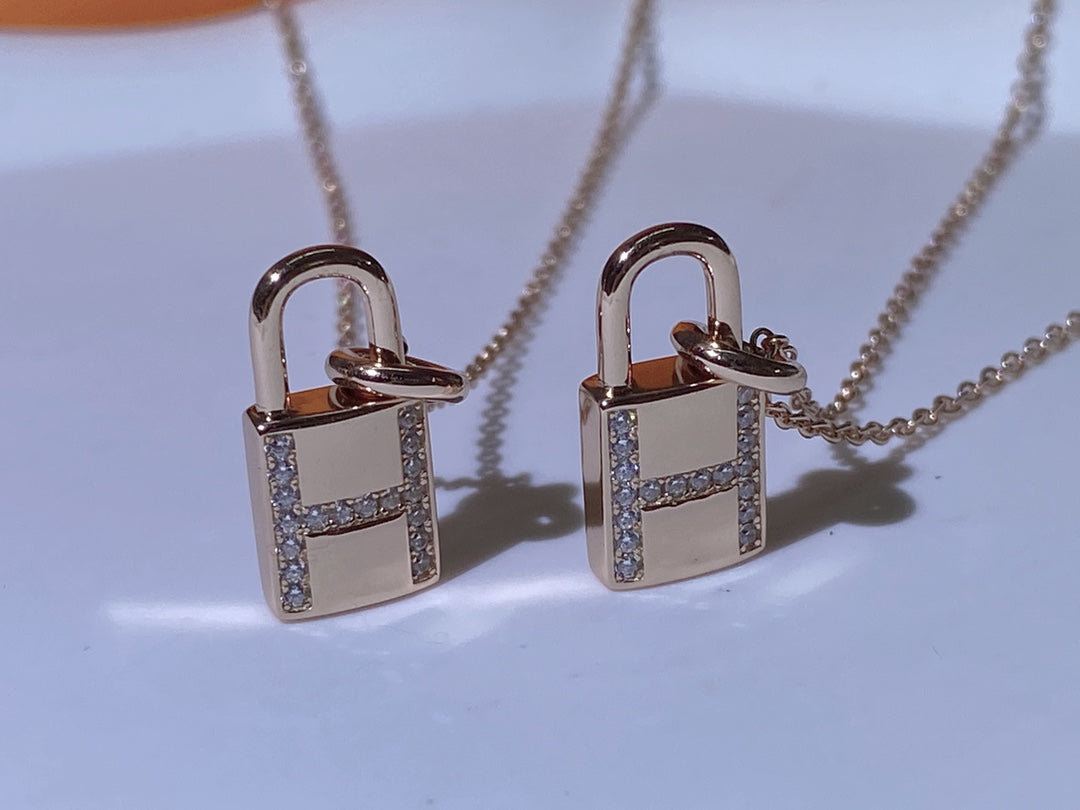 [⭐Aura]HM ADVANCED NICHE LOCK HEAD NECKLACE DIAMONDS