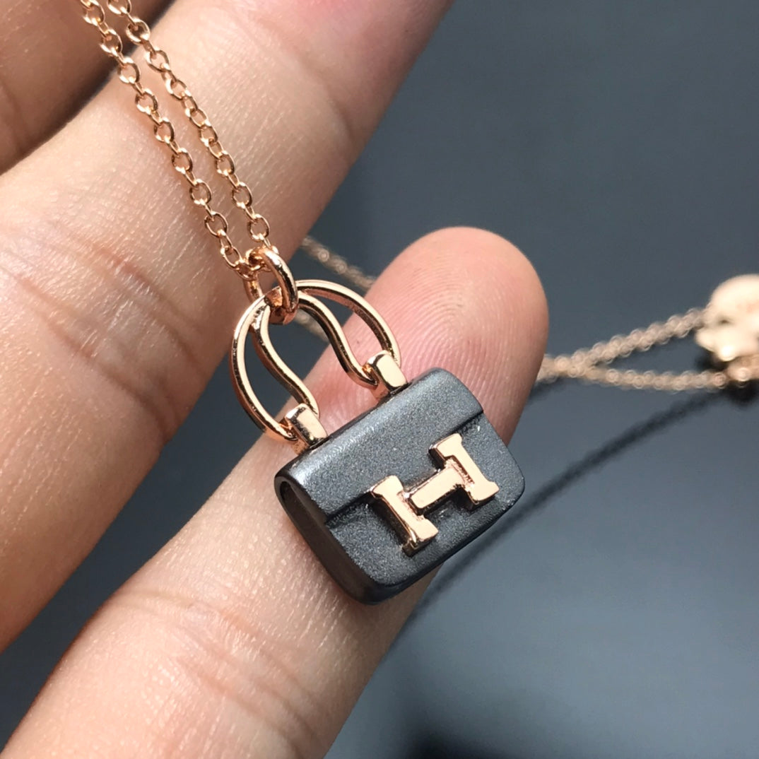 [⭐Aura]WOMEN'S HM AMULETTES CONSTANCE PENDANT NECKLACE