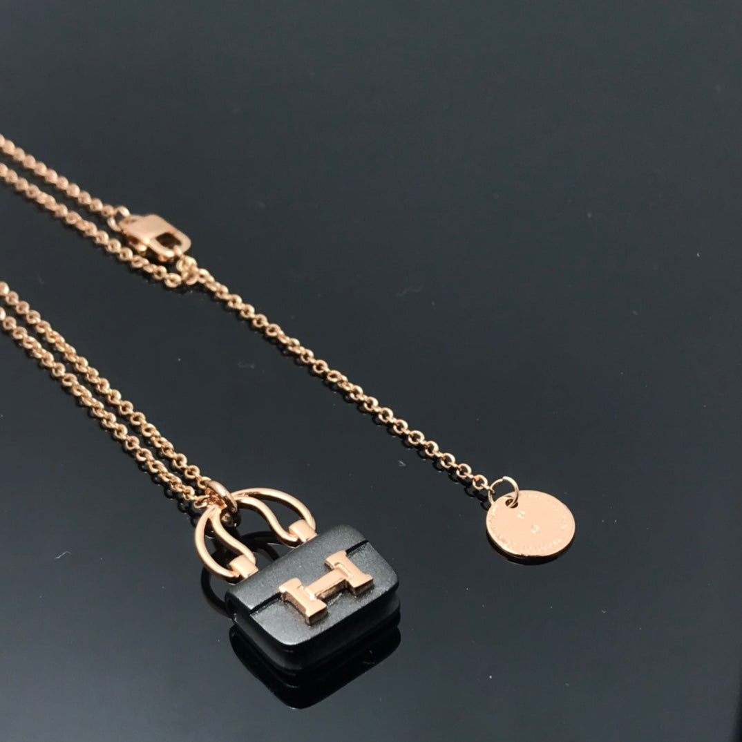 [⭐Aura]WOMEN'S HM AMULETTES CONSTANCE PENDANT NECKLACE