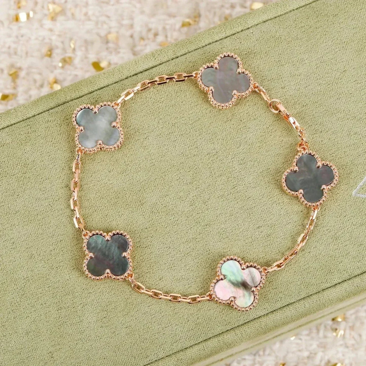 [⭐Aura] CLOVER 5 MOTIF GRAY MOP BRACELET COLLECTION