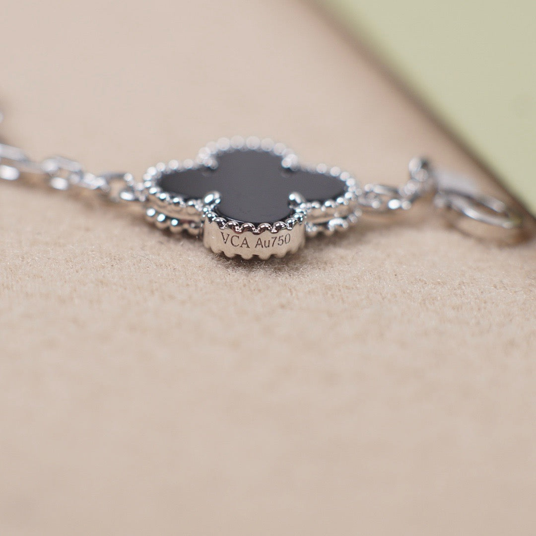 [⭐Aura] CLOVER 5 MOTIF ONYXS BRACELET COLLECTION