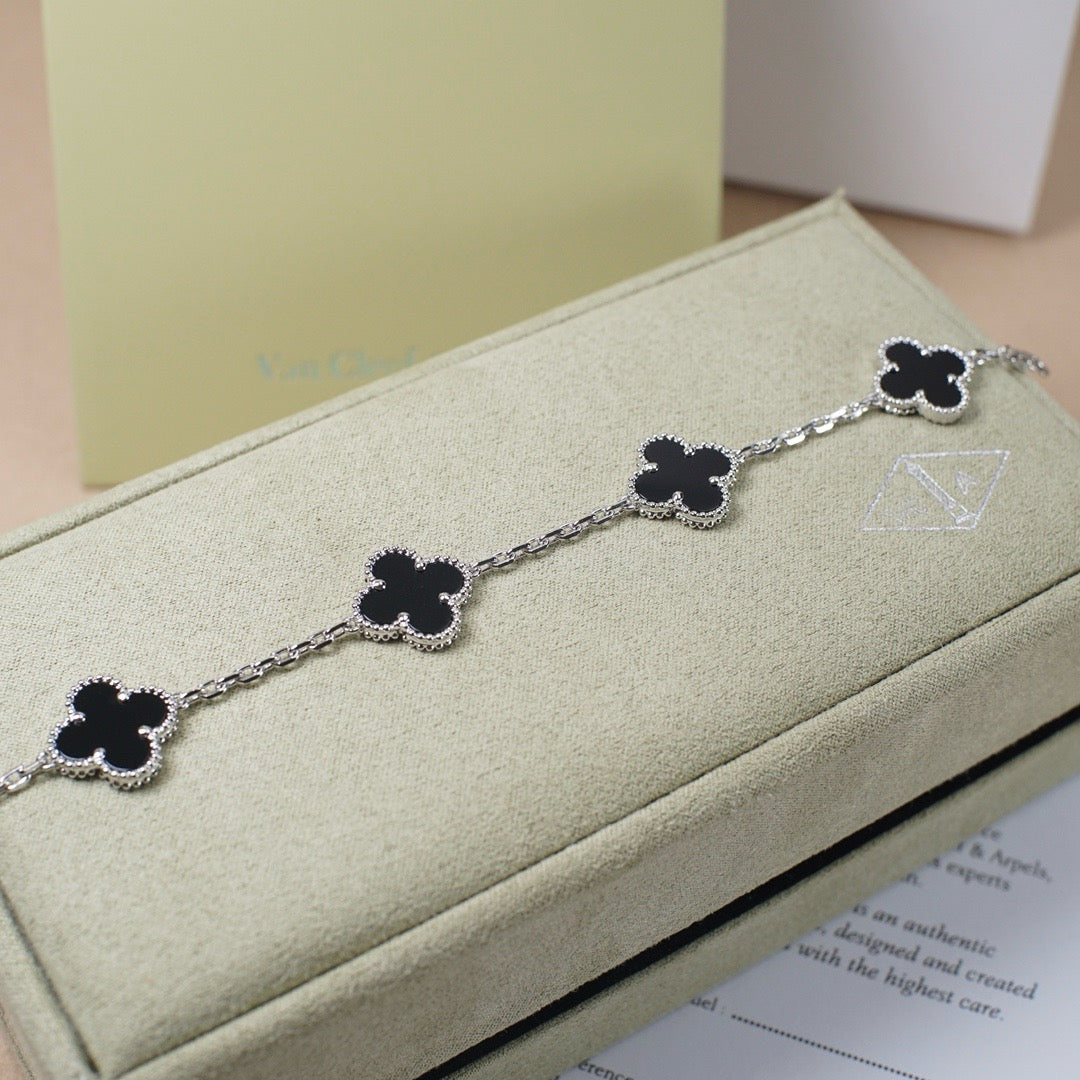 [⭐Aura] CLOVER 5 MOTIF ONYXS BRACELET COLLECTION