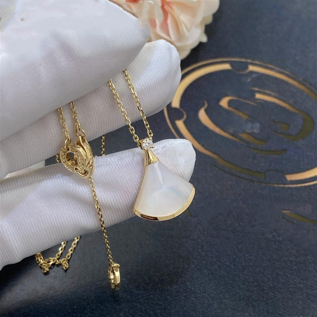 [⭐Aura]DREAM NECKLACE WHITE MOP GOLD 1 DIAMOND