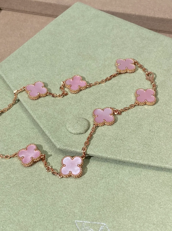 [⭐Aura Jewellery] Pink Necklace with Ten Clover Designs