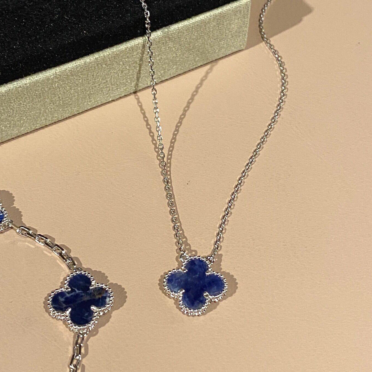 [⭐Aura]CLOVER 15MM PIETERSITE NECKLACE SILVER