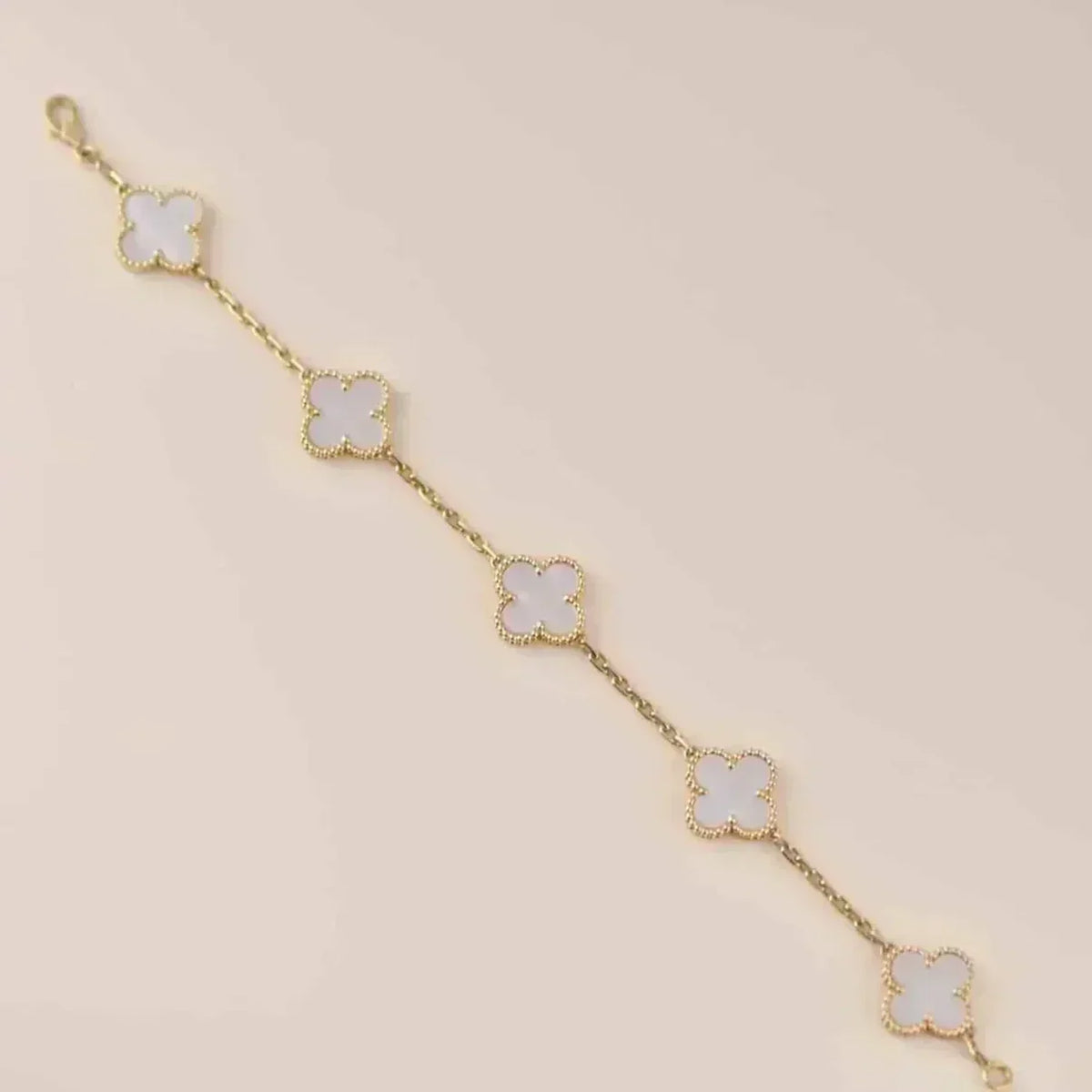 [⭐Aura]CLOVER WHITE PEARL MOP 5 MOTIF BRACELET COLLECTION
